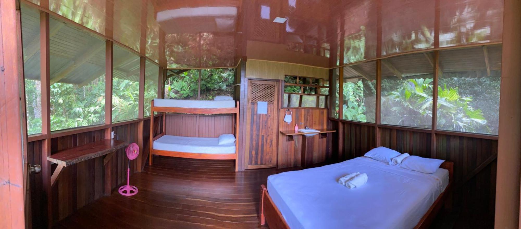 La Bonita, Playa Lodge Carate